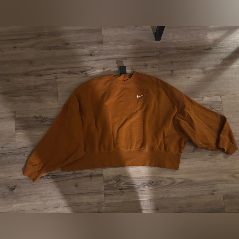 Nike XL Cropped Crew Neck